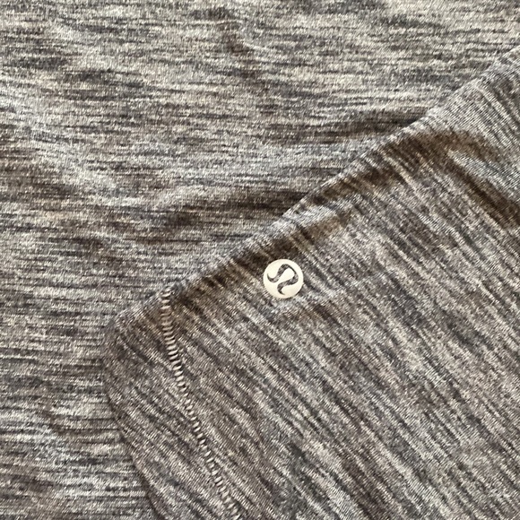 Lululemon V-neck athletic shirt women’s size small - Picture 2 of 3